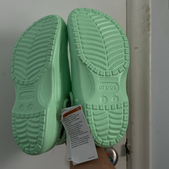 Sherpa lined Crocs - Picture 3 of 4
